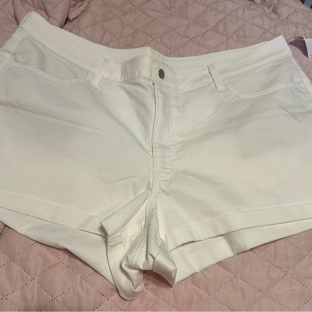 NWT Old Navy high rise WOW White Jean Shorts - Picture 2 of 10